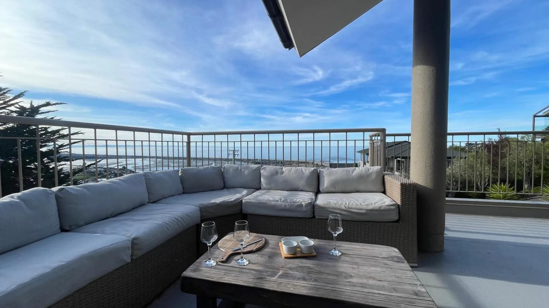 A Stay Of Spectacular Sea Views Christchurch