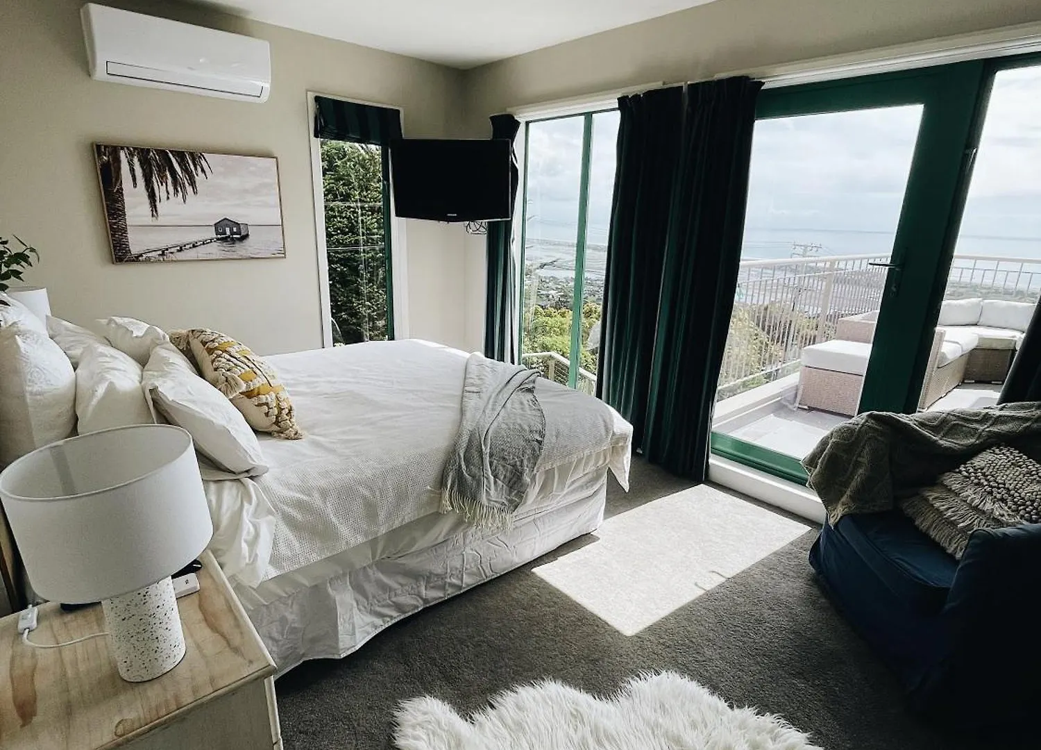 A Stay Of Spectacular Sea Views Christchurch Holiday home